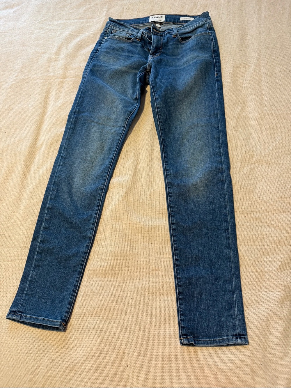Frame Denim Women’s Straight Leg Jeans in Medium Blue Wash